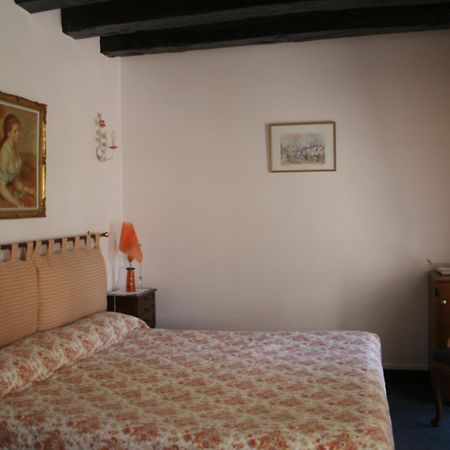 Au Moulin De La Gorce Bed & Breakfast La Roche-l'Abeille ภายนอก รูปภาพ